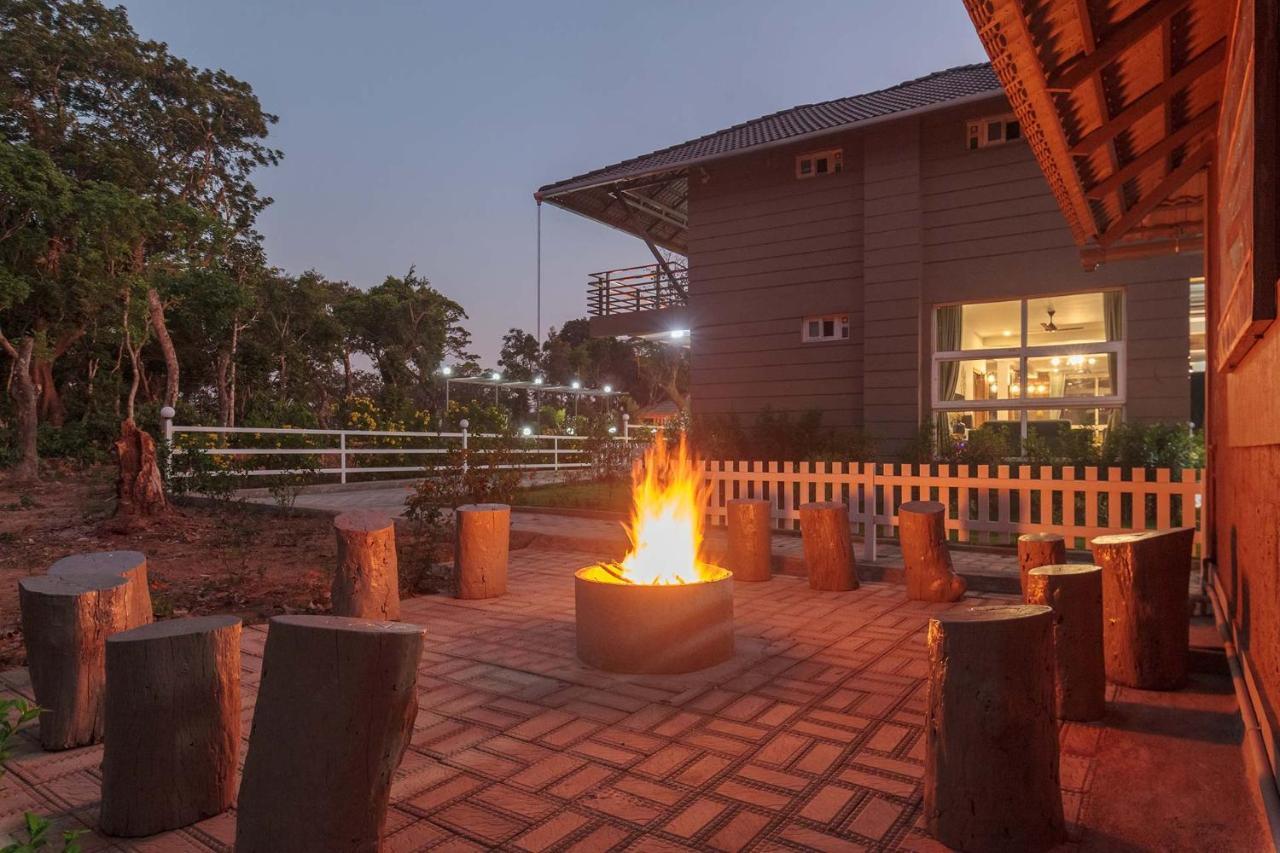 Coffee & Mist Luxury Villa- Comp Breakfast, Pool, Lounge, And Coffee Estate By Stayvista Madikeri Eksteriør billede