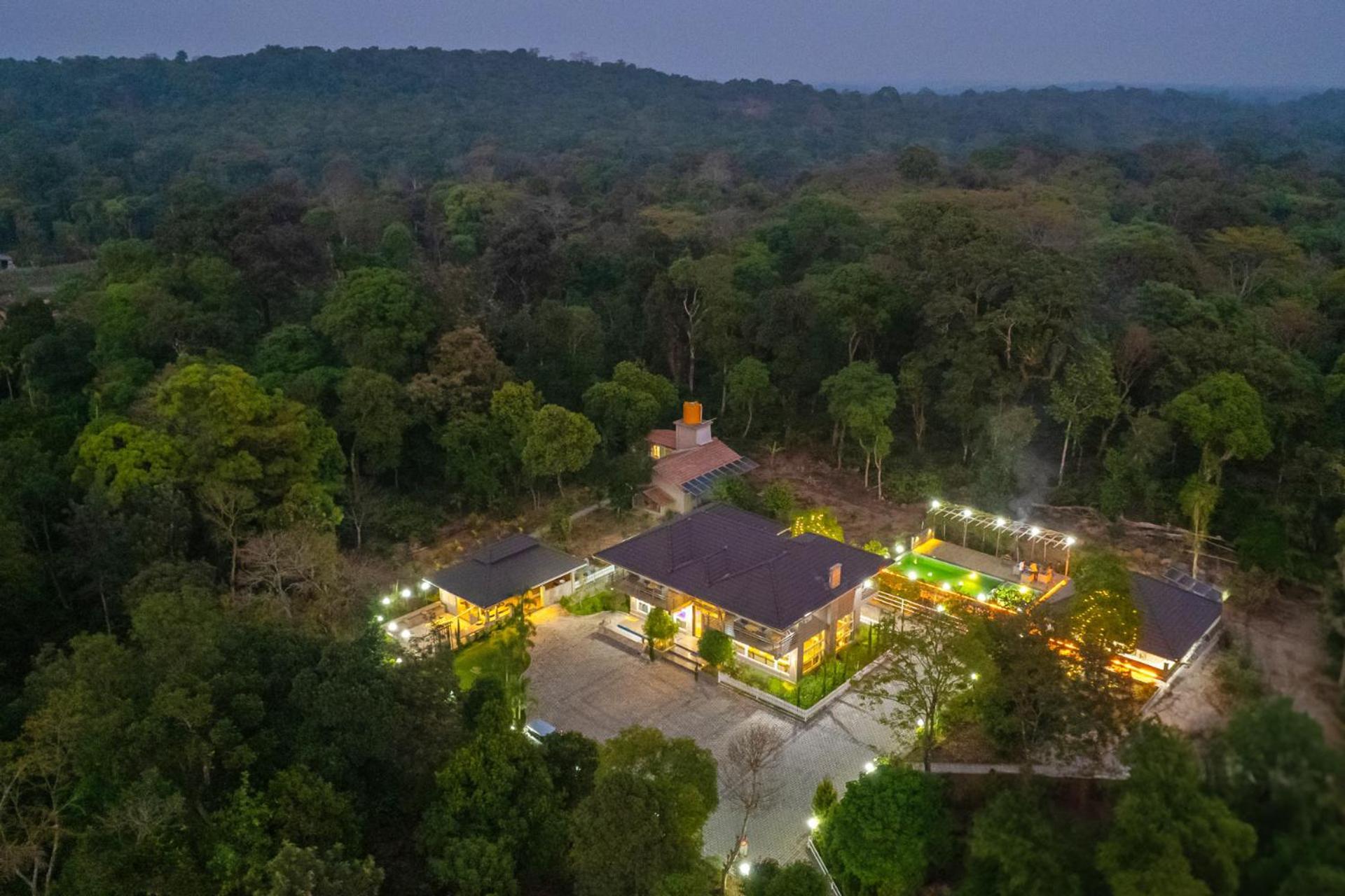 Coffee & Mist Luxury Villa- Comp Breakfast, Pool, Lounge, And Coffee Estate By Stayvista Madikeri Eksteriør billede